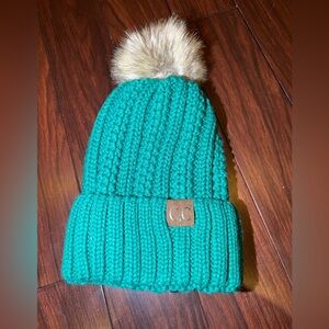 🦋 Winter Knit Green Hat with Faux Fur Pom and Fuzzy Interior Lining